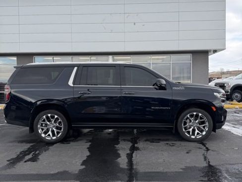 Used 2022 Chevrolet Suburban High Country image 1