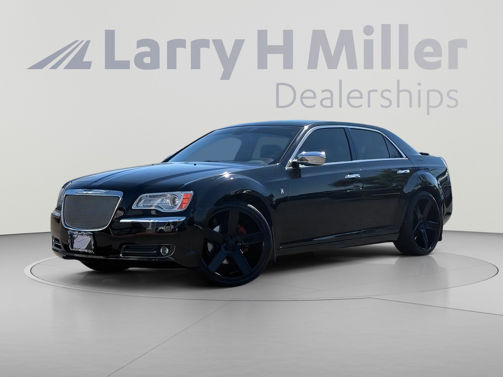 Used 2011 Chrysler 300 C RWD image 2
