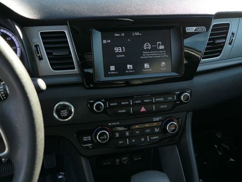 Used 2018 Kia Niro LX image 18