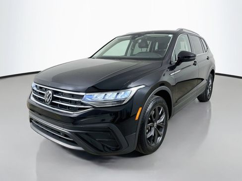 Certified 2023 Volkswagen Tiguan SE w/ Panoramic Sunroof Package AWD/4WD image 1