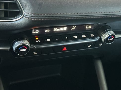 Used 2024 MAZDA MAZDA3 s FWD image 19