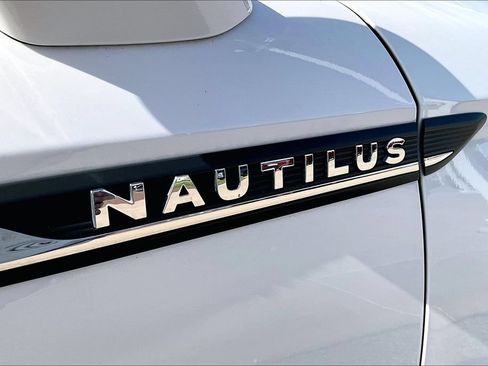 Used 2022 Lincoln Nautilus Reserve AWD/4WD image 33