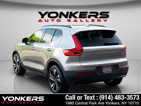 Used 2023 Volvo XC40 B5 Ultimate w/ Protection Package Premier image 4