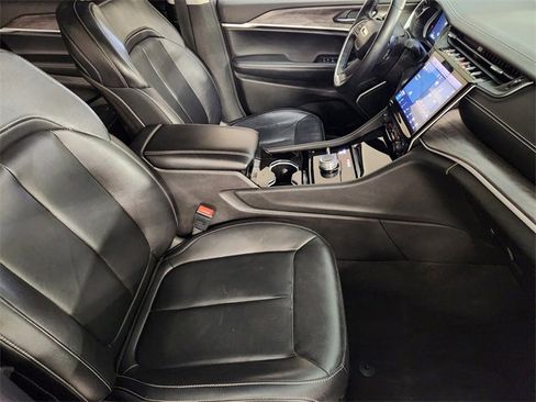 Used 2022 Jeep Grand Cherokee L Limited image 3