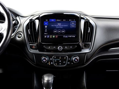 Used 2021 Chevrolet Traverse LT image 19