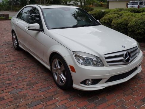 Used 2010 Mercedes-Benz C 300 Sedan image 3