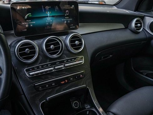 Used 2021 Mercedes-Benz GLC 300 w/ Premium Package image 21