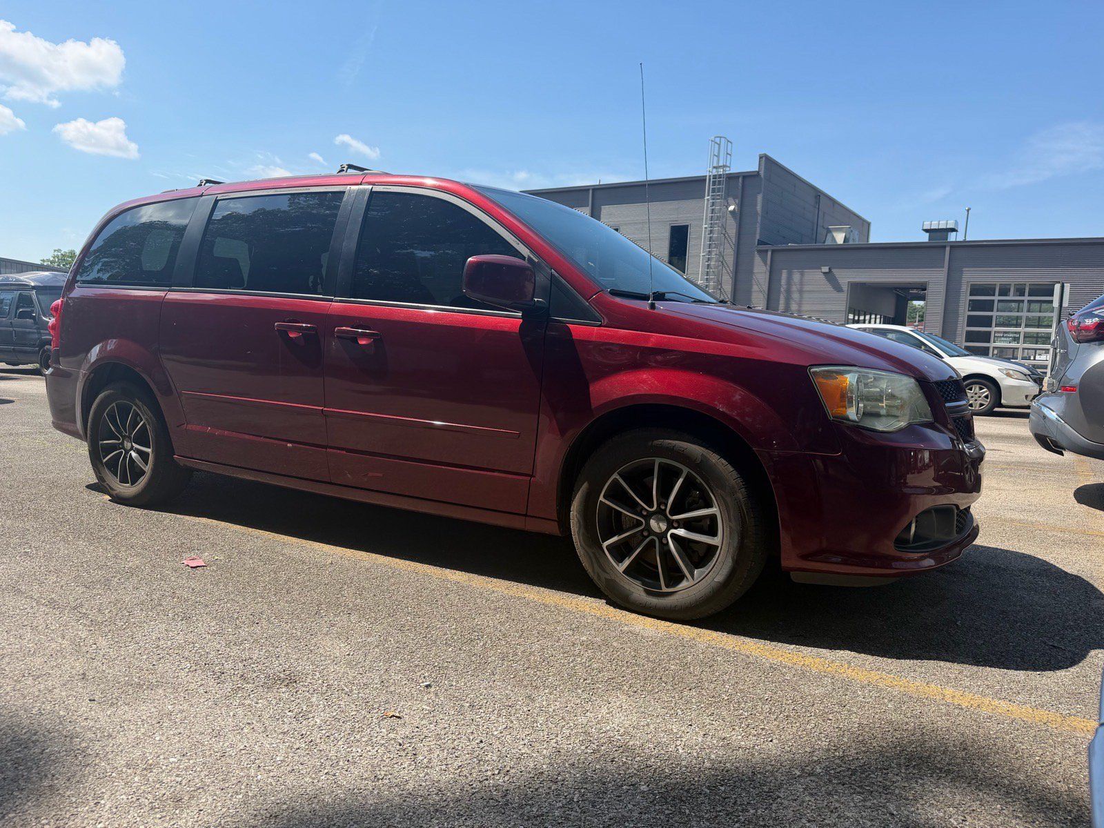 Used 2017 Dodge Grand Caravan GT FWD image 2