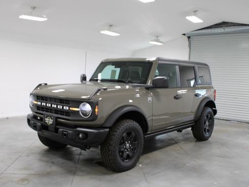 New 2025 Ford Bronco Big Bend w/ Black Diamond Package image 3