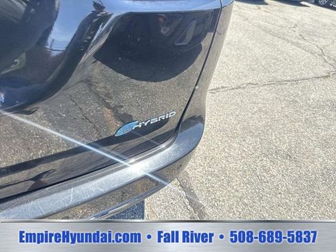 Used 2023 Chrysler Pacifica Touring-L FWD image 6
