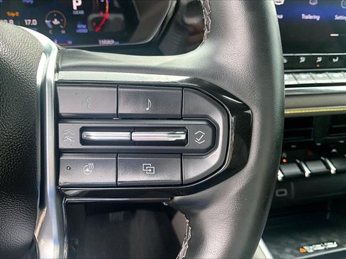 Used 2025 Chevrolet Colorado ZR2 w/ Technology Package AWD/4WD image 21