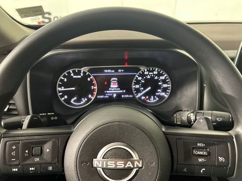 Used 2023 Nissan Rogue S image 13