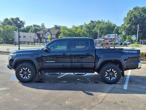 Used 2020 Toyota Tacoma TRD Off-Road AWD/4WD image 26
