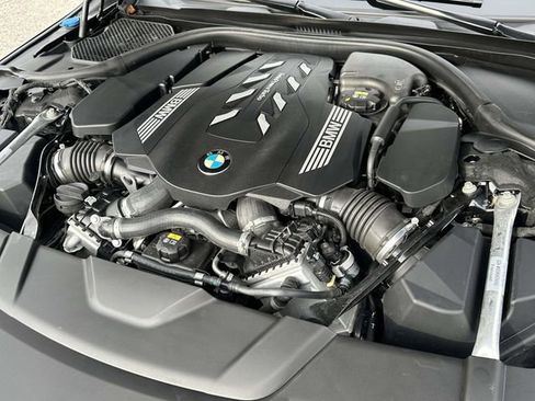 Used 2022 BMW 750i xDrive w/ Executive Package image 15