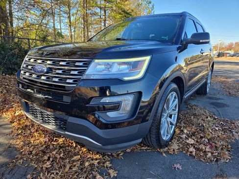Used 2017 Ford Explorer Limited image 1