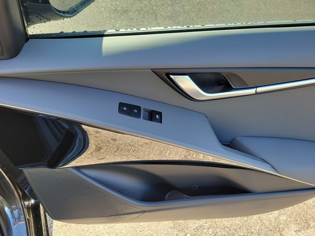 New 2026 Kia Niro EX FWD image 10