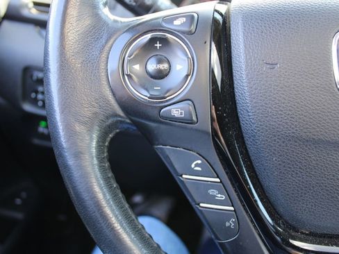 Used 2017 Honda Pilot Touring image 16