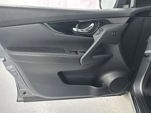 Used 2021 Nissan Rogue Sport SV w/ Technology Package image 10