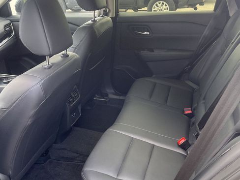Used 2025 Nissan Rogue SL AWD/4WD image 14