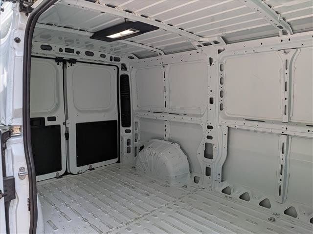 Used 2025 RAM ProMaster 2500 w/ Convenience Group FWD image 15