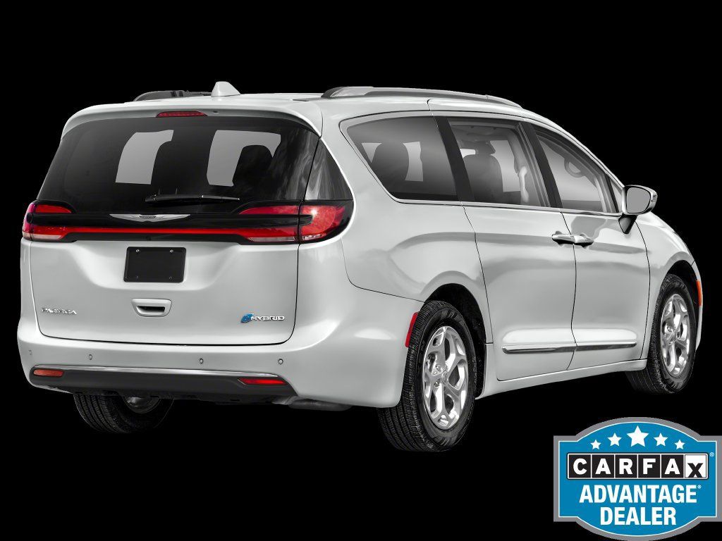 Used 2023 Chrysler Pacifica Touring-L FWD image 4