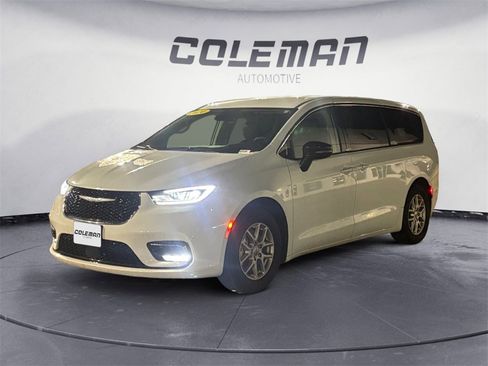 Used 2024 Chrysler Pacifica Touring-L image 1