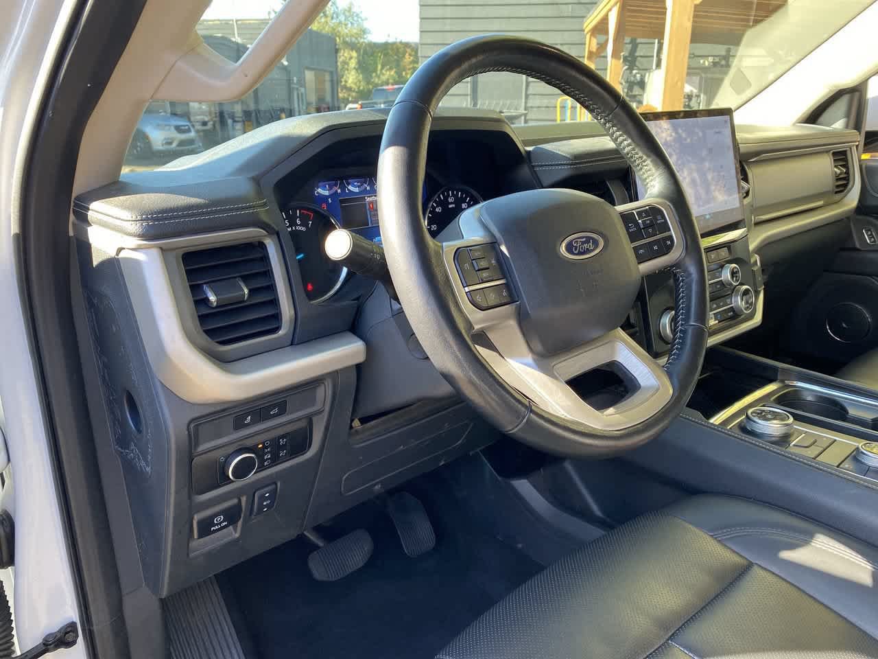 Used 2024 Ford Expedition XLT AWD/4WD image 2