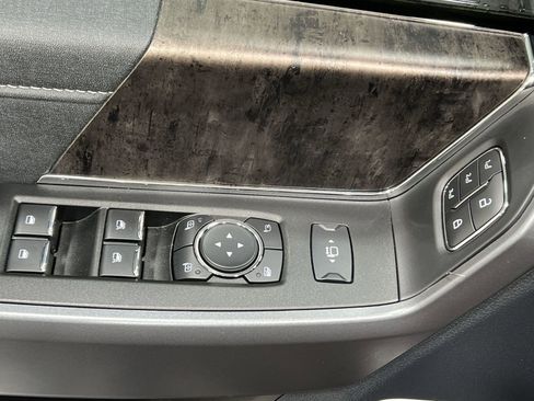 Used 2025 Ford F350 Lariat image 13