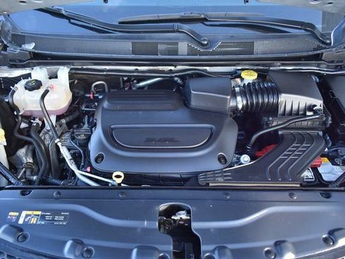 Used 2024 Chrysler Voyager LX image 51