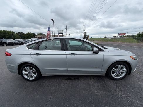 Used 2018 Ford Fusion S FWD image 5