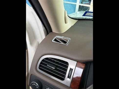Used 2011 Chevrolet Suburban LTZ RWD image 20