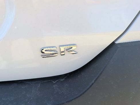 Used 2019 Nissan Kicks SR w/ SR Premium Package FWD image 12