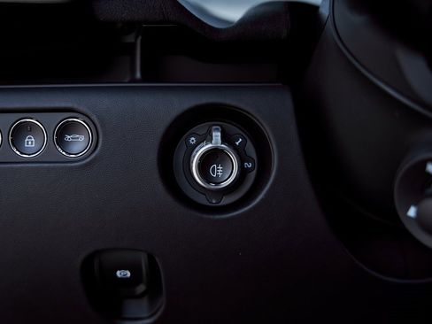 Used 2025 McLaren Artura Spider image 53