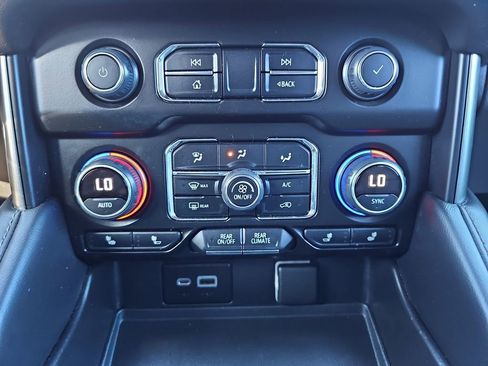 Used 2022 Chevrolet Tahoe LT w/ Luxury Package image 29