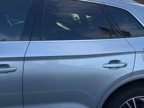Used 2020 Audi Q5 e Premium w/ Convenience Package AWD/4WD image 4