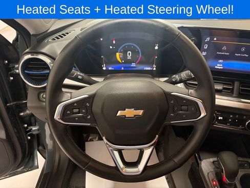 Used 2025 Chevrolet Trax LT w/ LT Convenience Package FWD image 13