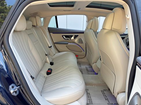 Used 2023 Mercedes-Benz EQS 580 4MATIC Sedan image 47
