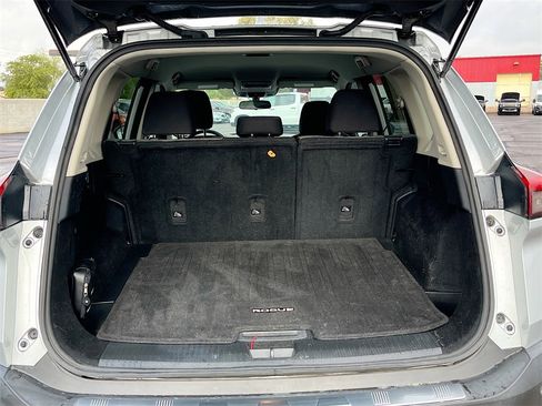 Used 2021 Nissan Rogue SV image 24