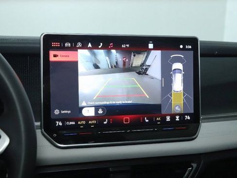Used 2025 Volkswagen Tiguan SE AWD/4WD image 28