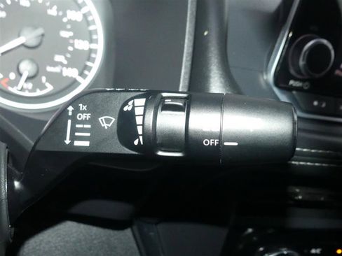 Used 2023 Nissan Rogue S image 34