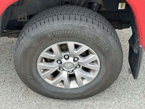 Used 2017 Toyota Tacoma SR5 w/ Tow Package AWD/4WD image 4