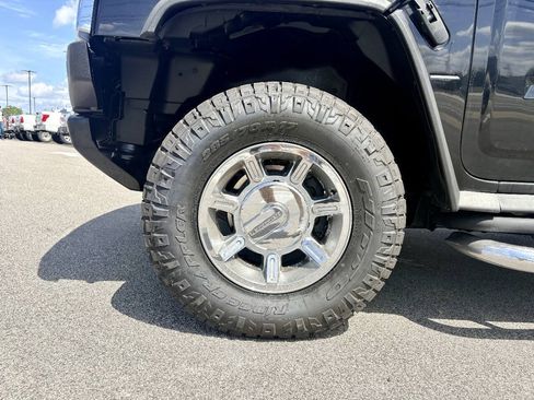 Used 2005 HUMMER H2 w/ Preferred Equipment Group AWD/4WD image 38