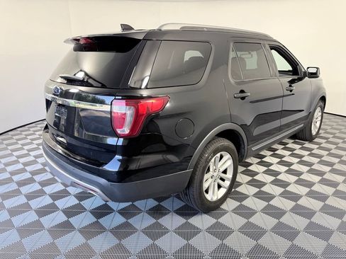 Used 2017 Ford Explorer XLT w/ Equipment Group 202A image 6