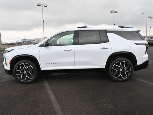 New 2026 Chevrolet Traverse High Country w/ LPO, Floor Liner Package AWD/4WD image 5