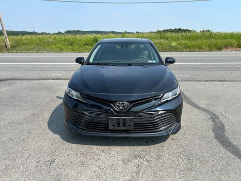 Used 2020 Toyota Camry LE FWD image 5