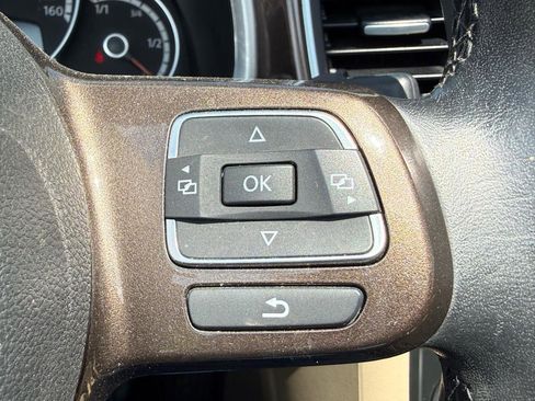 Used 2013 Volkswagen Beetle TDI FWD image 32