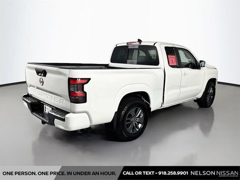 Used 2025 Nissan Frontier SV w/ SV Convenience Package RWD image 5