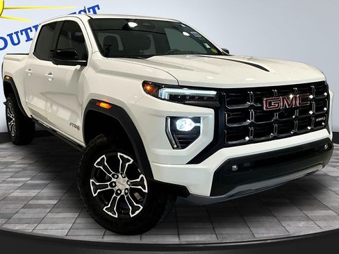 Used 2024 GMC Canyon AT4 w/ Technology Package AWD/4WD image 3