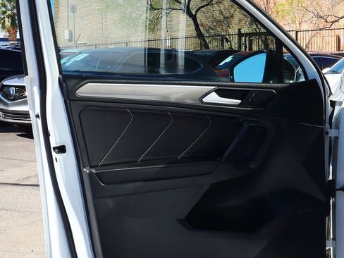 Used 2022 Volkswagen Tiguan SE R-Line image 39