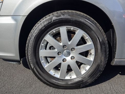 Used 2016 Chrysler Town & Country Touring w/ Driver Convenience Group image 19